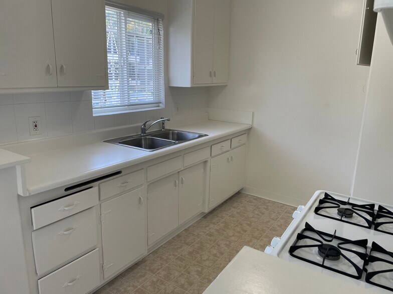 Kitchen - 3661 Regal Pl