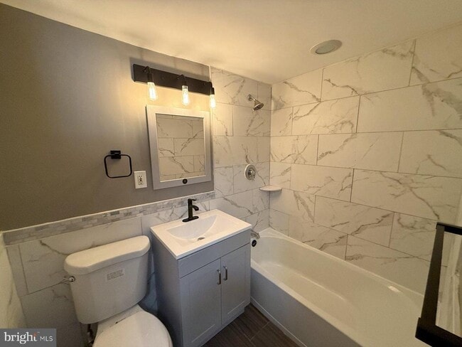 Building Photo - 207 Barclay Towers