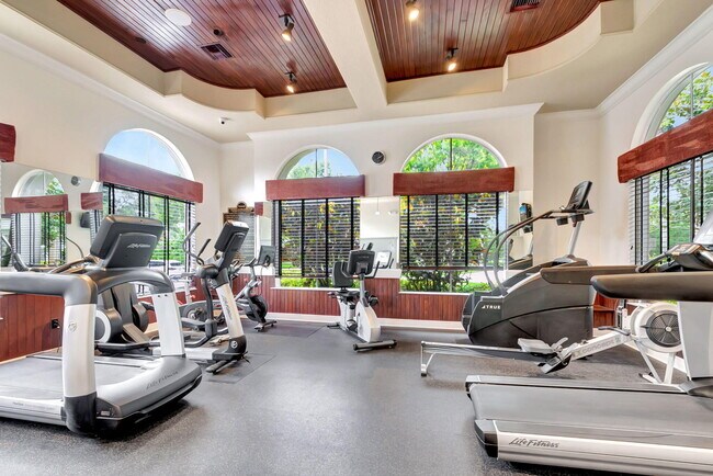 Building Photo - 10337 Trianon Pl