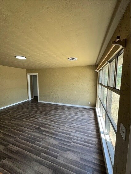 Building Photo - 400 S Vicks St