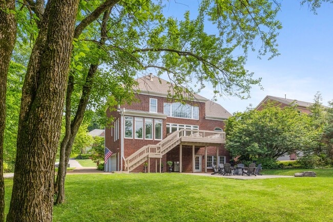Building Photo - Luxury Furnished Home