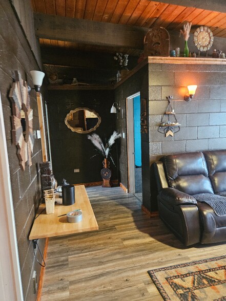 Building Photo - 1650 Jean St