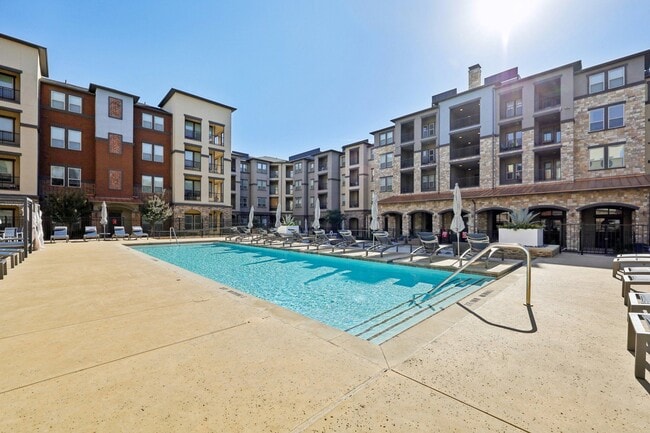 Building Photo - Luxia Craig Ranch