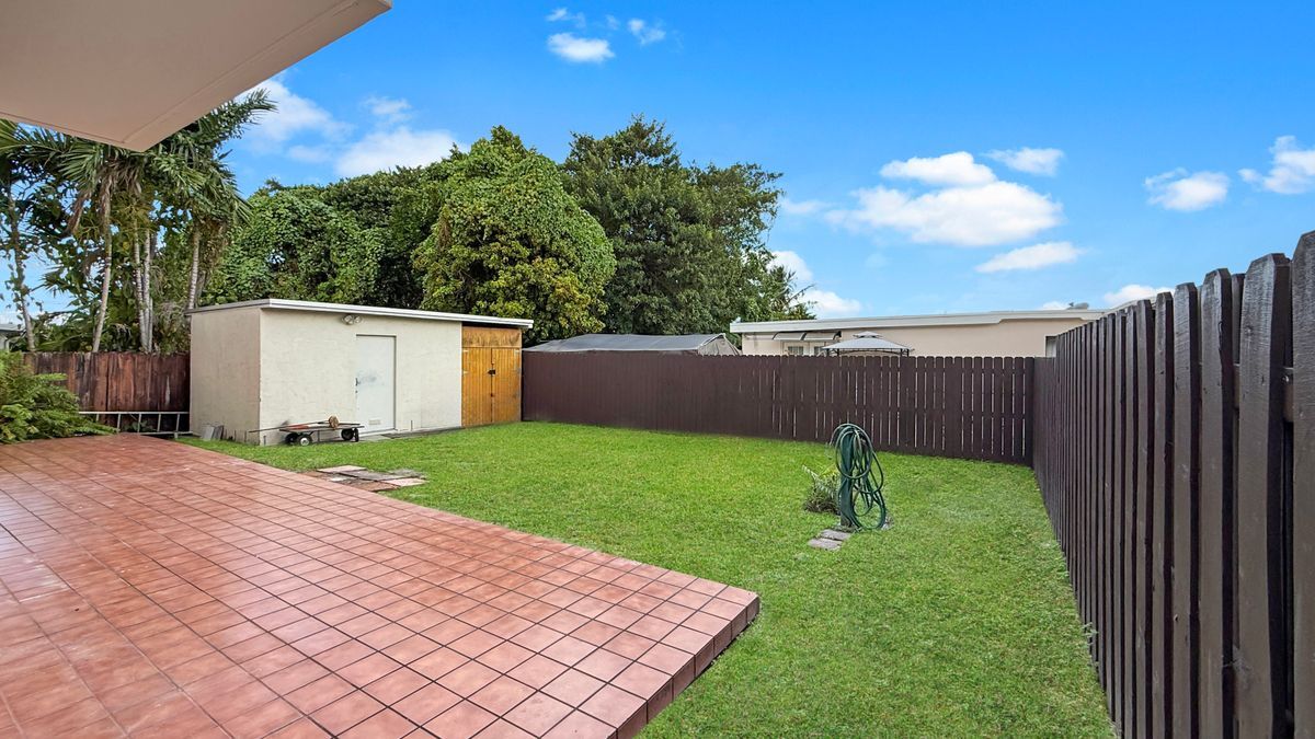 Building Photo - 8877 SW 36th St