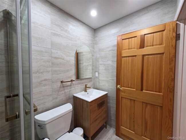 Building Photo - 207-25 Darren Dr