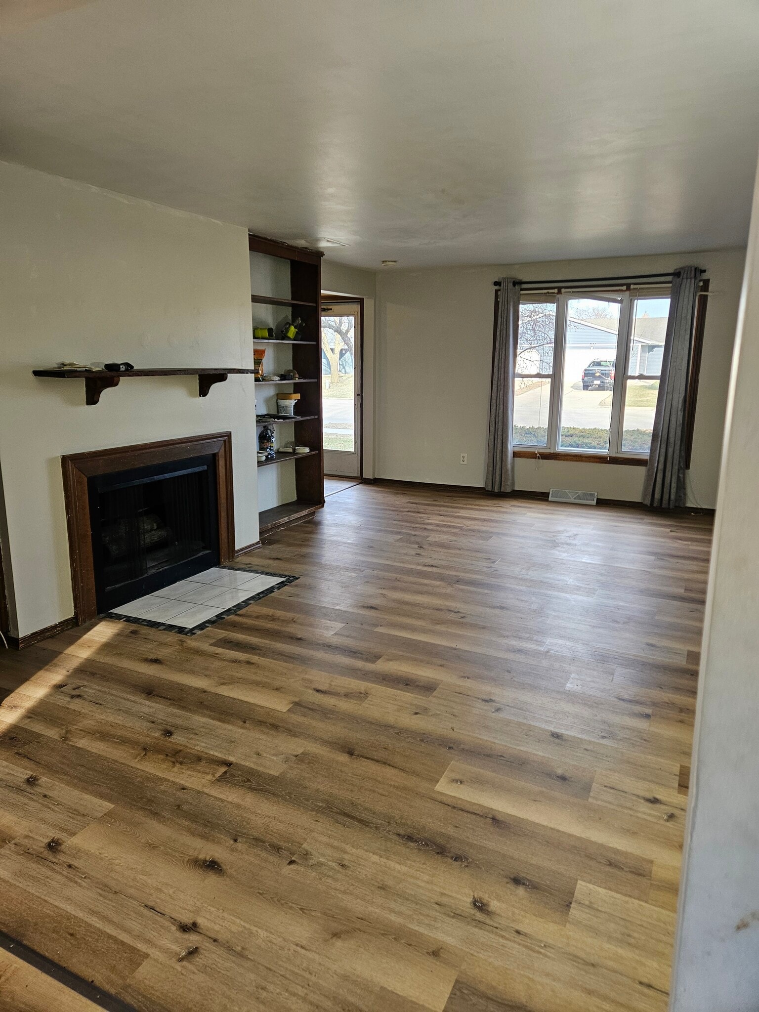 Building Photo - 3532 E River Dr