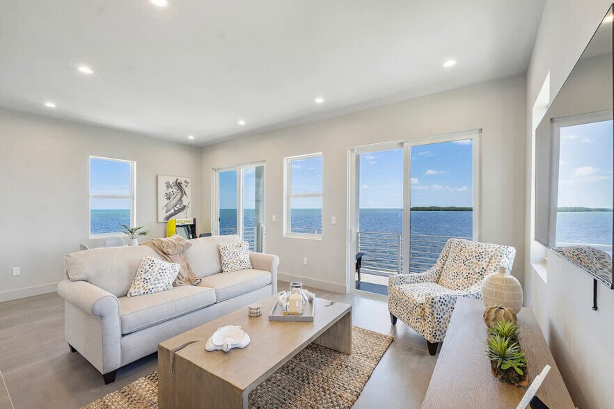 Building Photo - 99 Seaside Ave