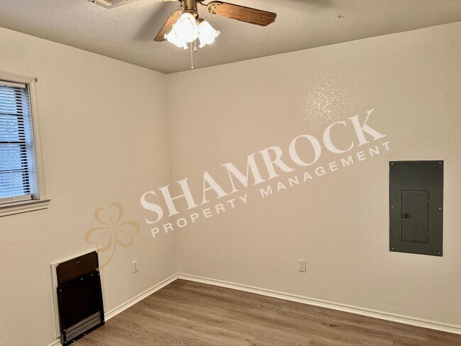 Building Photo - Spacious 3/2 in Lorena