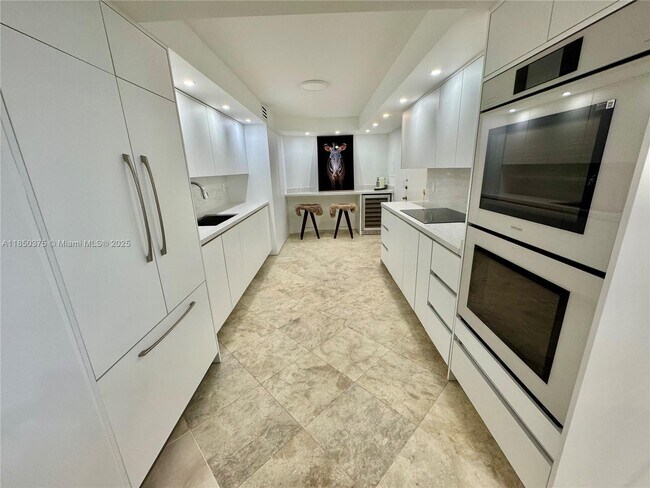 Building Photo - 1111 Crandon Blvd