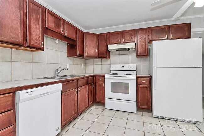 Building Photo - 4808 Brooktree Dr