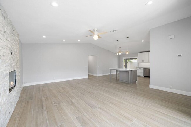 Building Photo - 54140 Avenida Mendoza