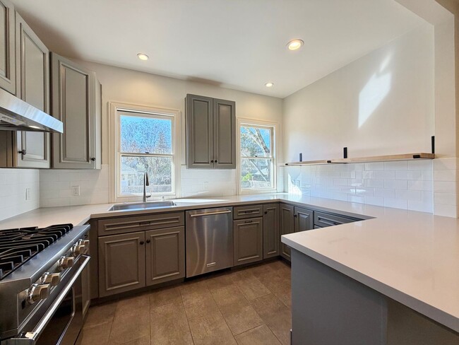 Building Photo - 3 Bedrooms, 2 Bathrooms Saint Helena Charm with Modern Conveniences