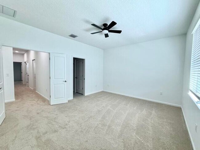 Building Photo - 4093 S Longwood Lk Sq