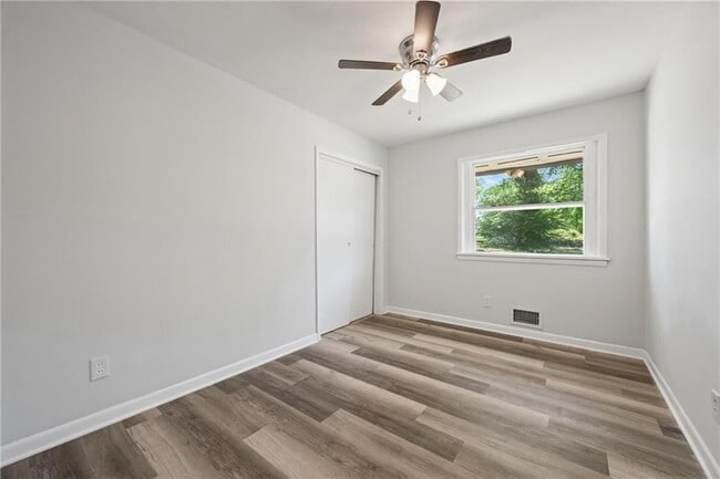 Building Photo - 100 Pine Cir