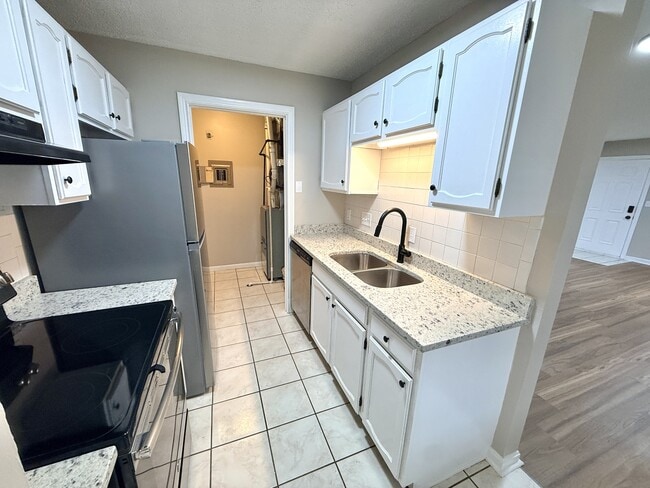 Building Photo - 705 Gordon Smith Blvd