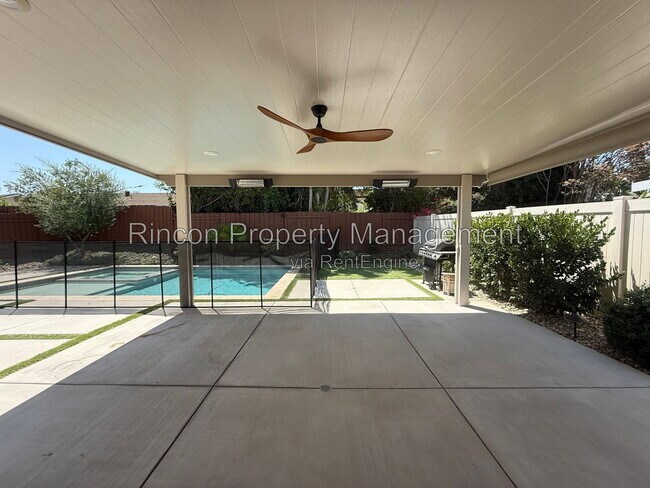 Building Photo - 13106 Knotty Pine St