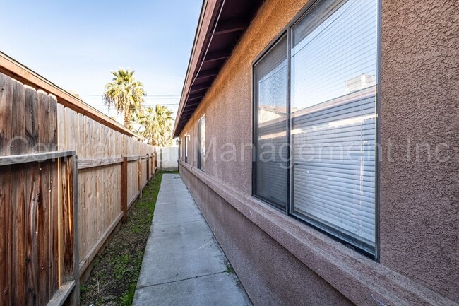 Building Photo - 130 8th St