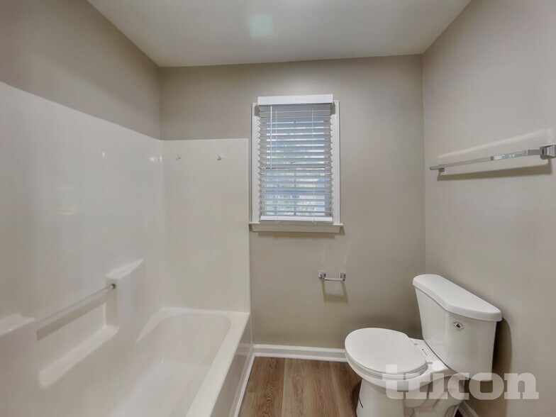 Building Photo - 112 Falling Waters Dr