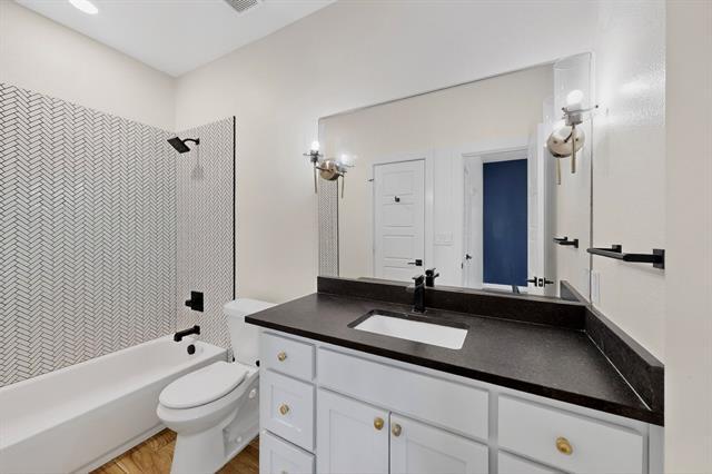 Building Photo - 800 S Welch St