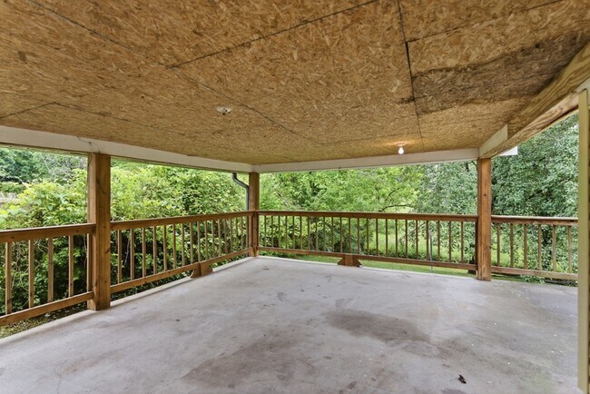 Building Photo - 1415 Creekwood Dr