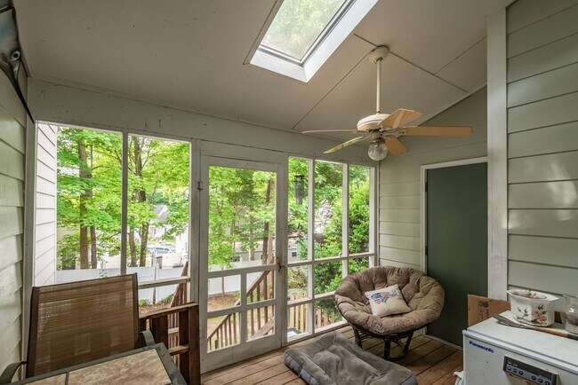 Building Photo - 2803 Sterling Park Dr