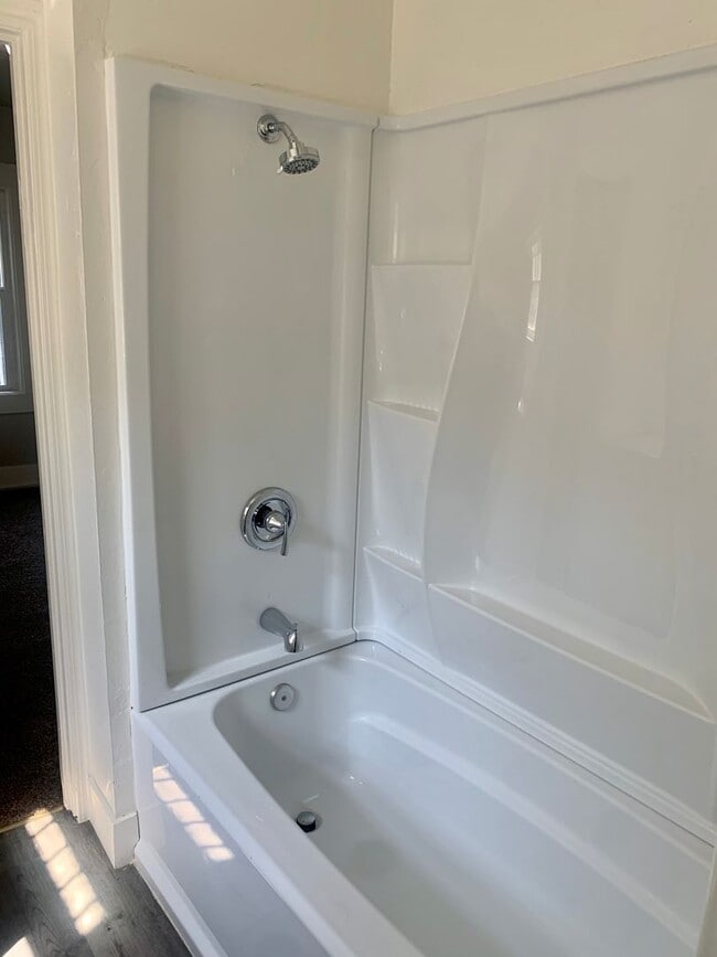 Building Photo - Remodeled 3/1