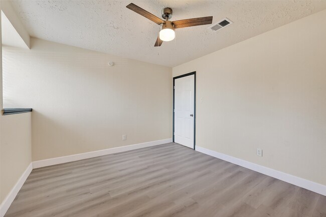 Building Photo - 7534 8 Willows Rd