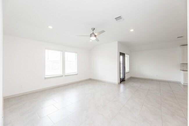 Building Photo - 28926 Yachting Pt Ct