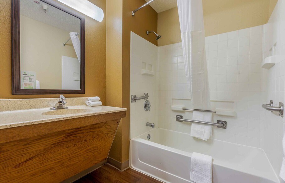 Building Photo - Furnished Studio-Greenville - Haywood Mall