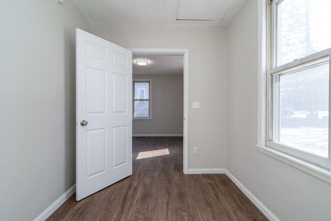 Building Photo - One Bedroom, One Bathroom Single Family Home