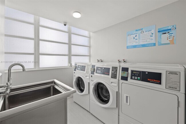 Building Photo - 1408 Brickell Bay Dr