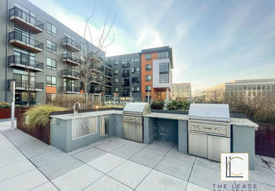 Building Photo - 145 Riverhaven Dr