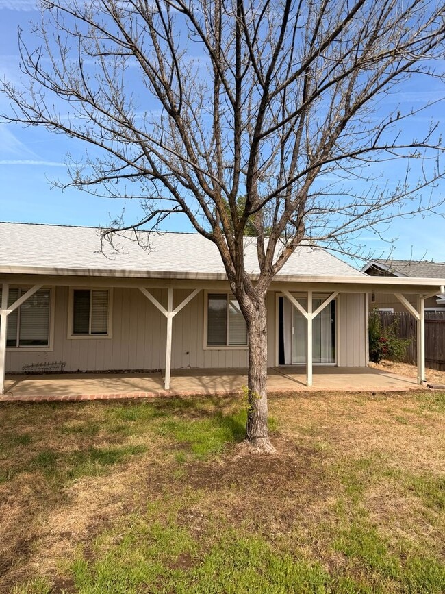 Building Photo - 3-bedroom, 2-bath home in great neighborhood!