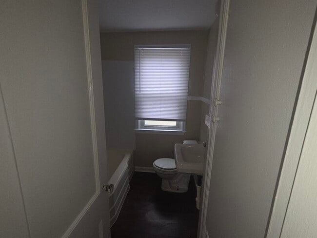 Building Photo - 1519 W 28th St