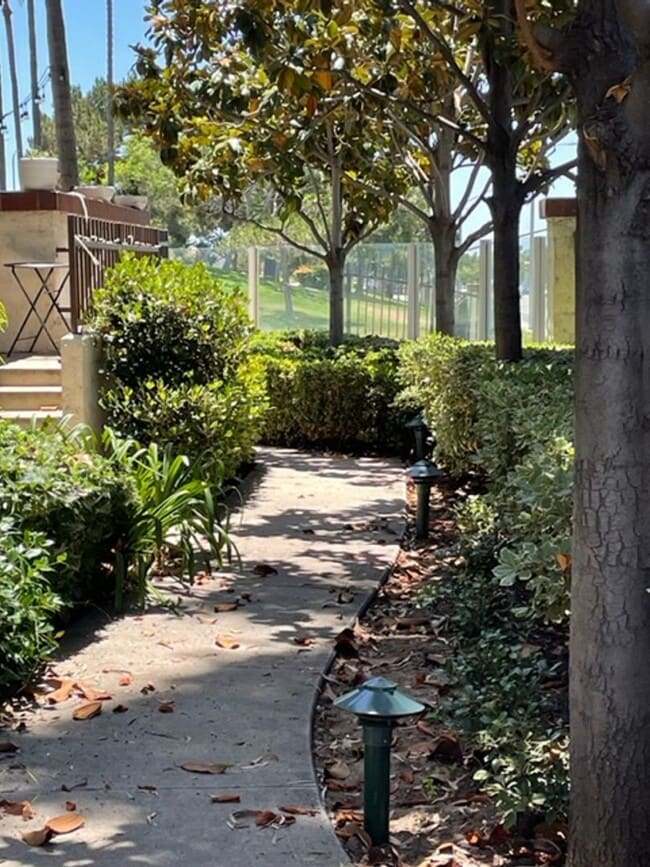Building Photo - 2 Bedroom in Beautiful Tustin Golf Community