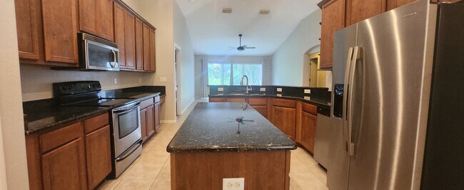 Open and Bright - 6739 Bluff Meadow Ct