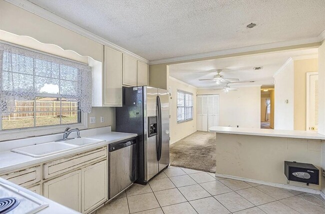 Building Photo - 707 Heron Ln