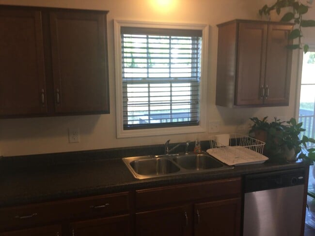 Building Photo - 450 Chelsea Loop