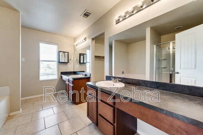 Building Photo - 3016 Wakecrest Dr