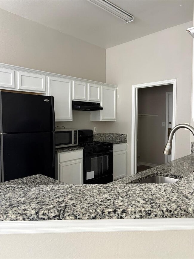 Building Photo - 2405 Wisteria Way