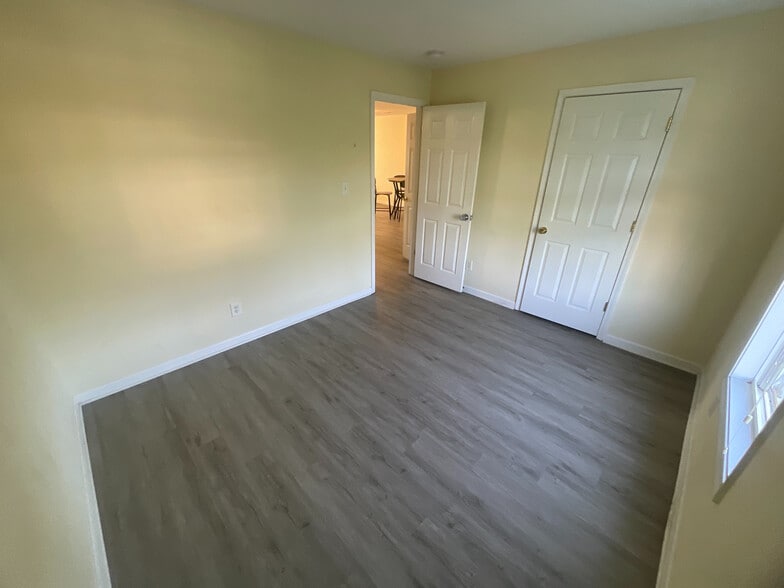 Building Photo - Room in Condo on Plaza Walk Dr