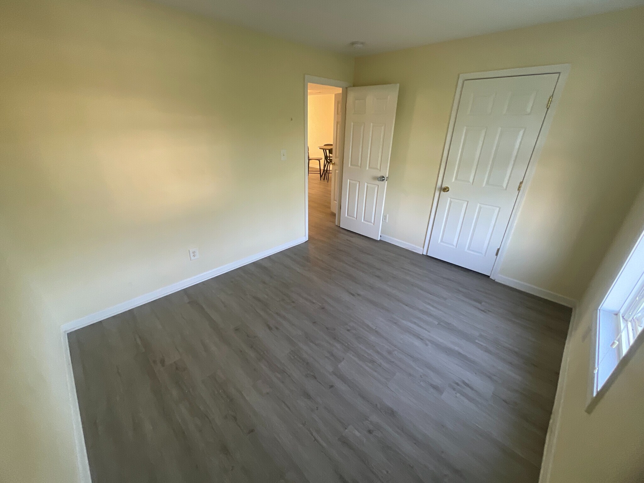 Building Photo - Room in Condo on Plaza Walk Dr