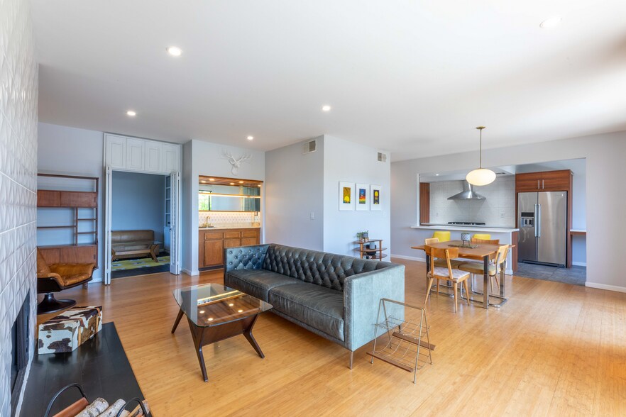living room/bar - 11322 Camarillo St