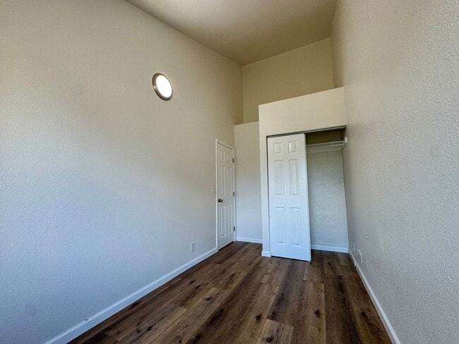 Building Photo - 2369 Kenton Ct
