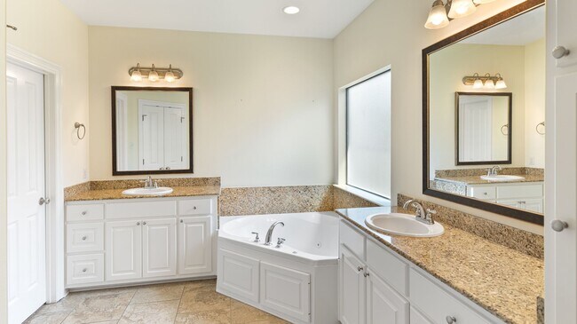 Building Photo - 3 Bedroom House in Gated Community with Community Pool