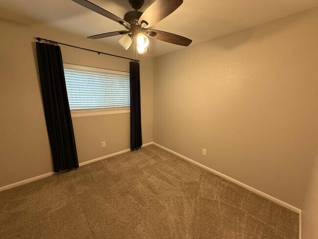 Building Photo - 36 Silver Elm Pl