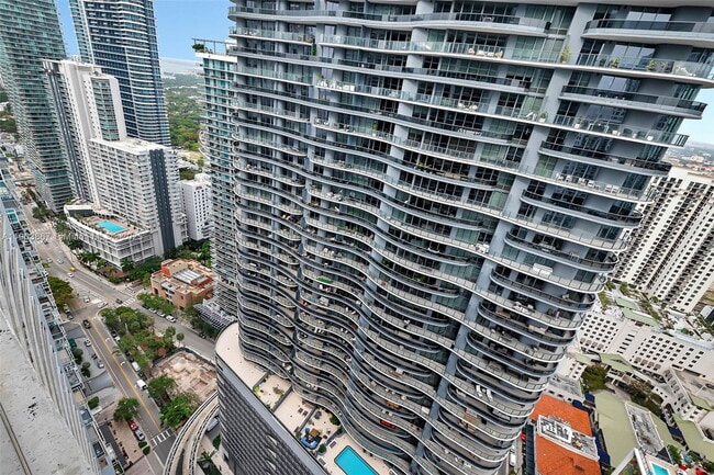 Building Photo - 1010 Brickell Ave