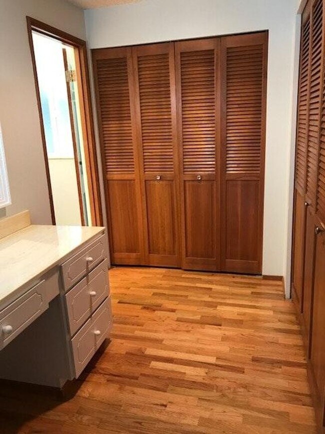 Building Photo - $4800 Beautiful park like 2 Story SFH,4BR,2.5BA, For Rent in Bellevue 98007