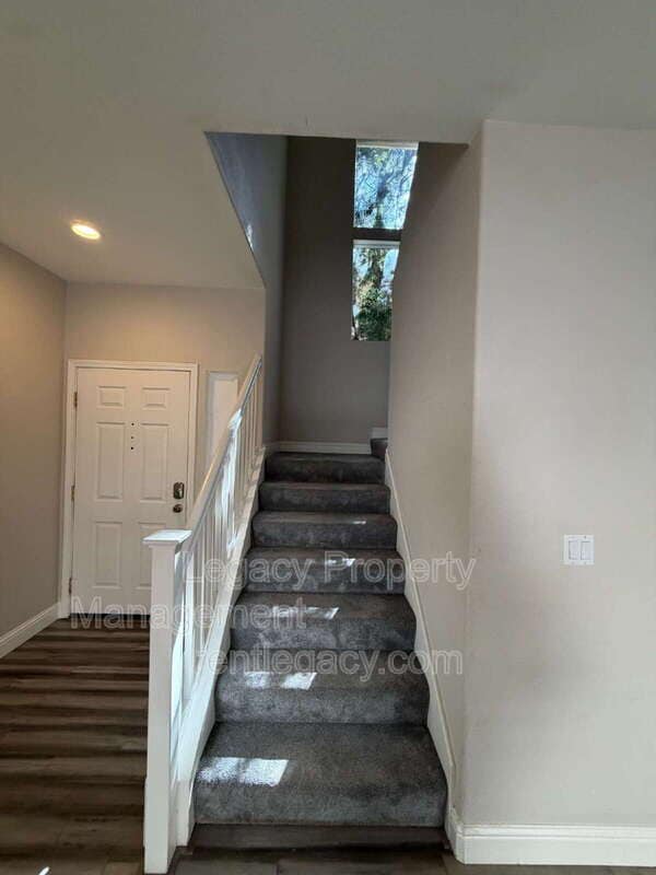 Building Photo - 4010 Hiller Ln