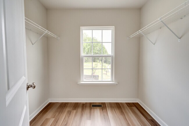 Building Photo - 301 Northfield Hts Ln